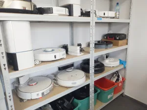 Service roboți